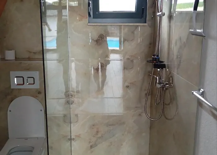 Rustic 度假居 Majetici