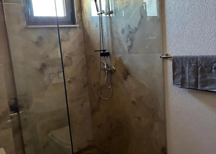 度假居 Rustic Majetici